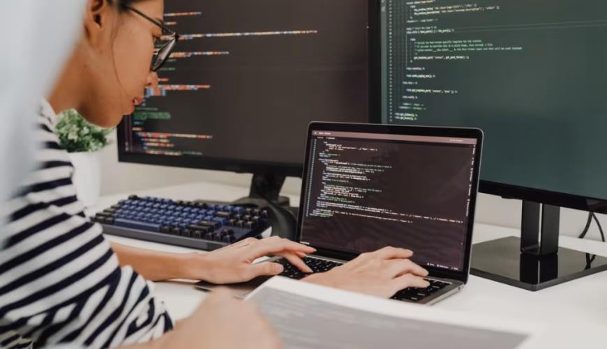 垫江小程序定制开发构建实时互动新生态：WebRTC+即时通讯双引擎驱动